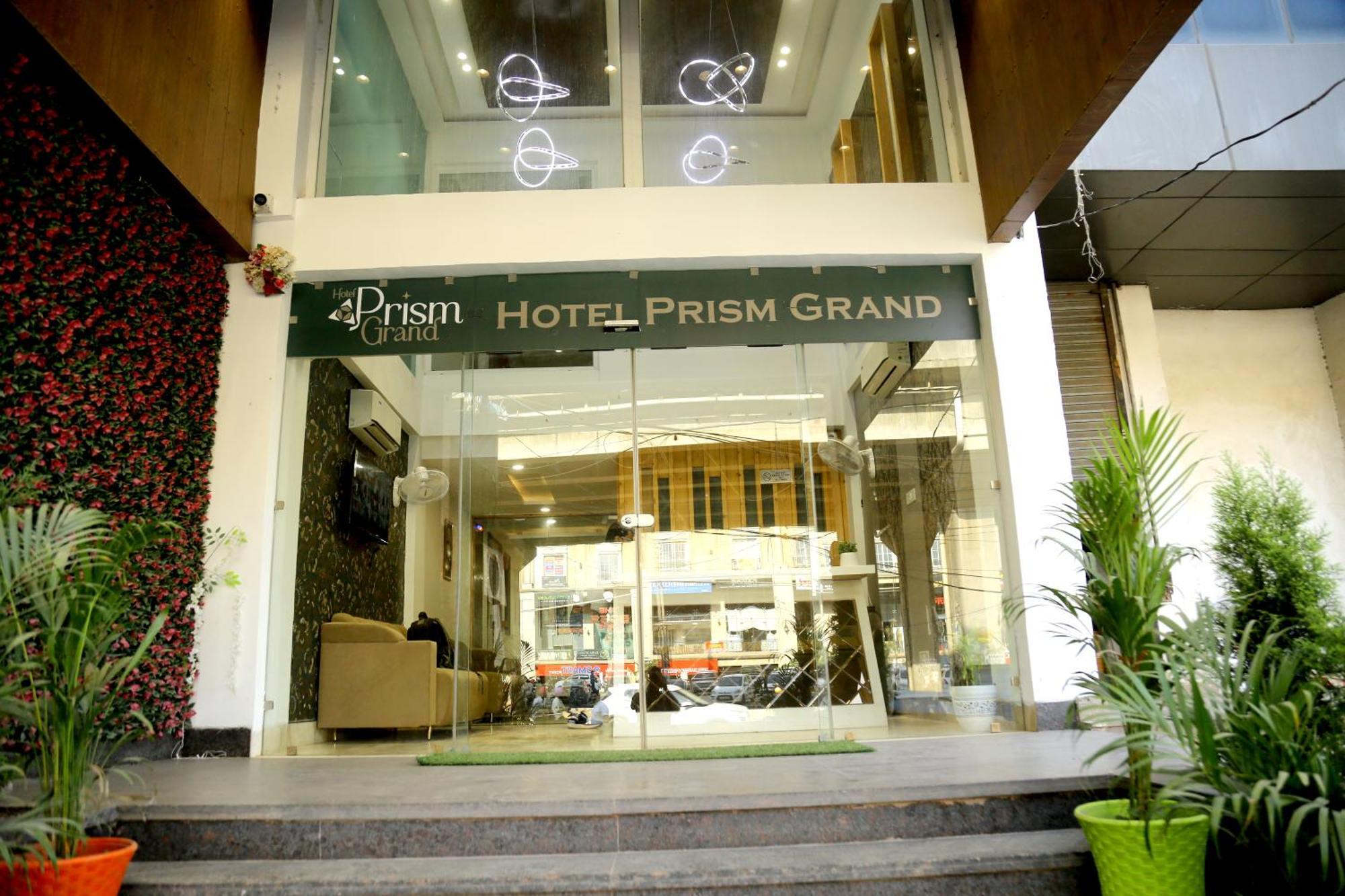 Готель Prism Grand Zirakpur Екстер'єр фото