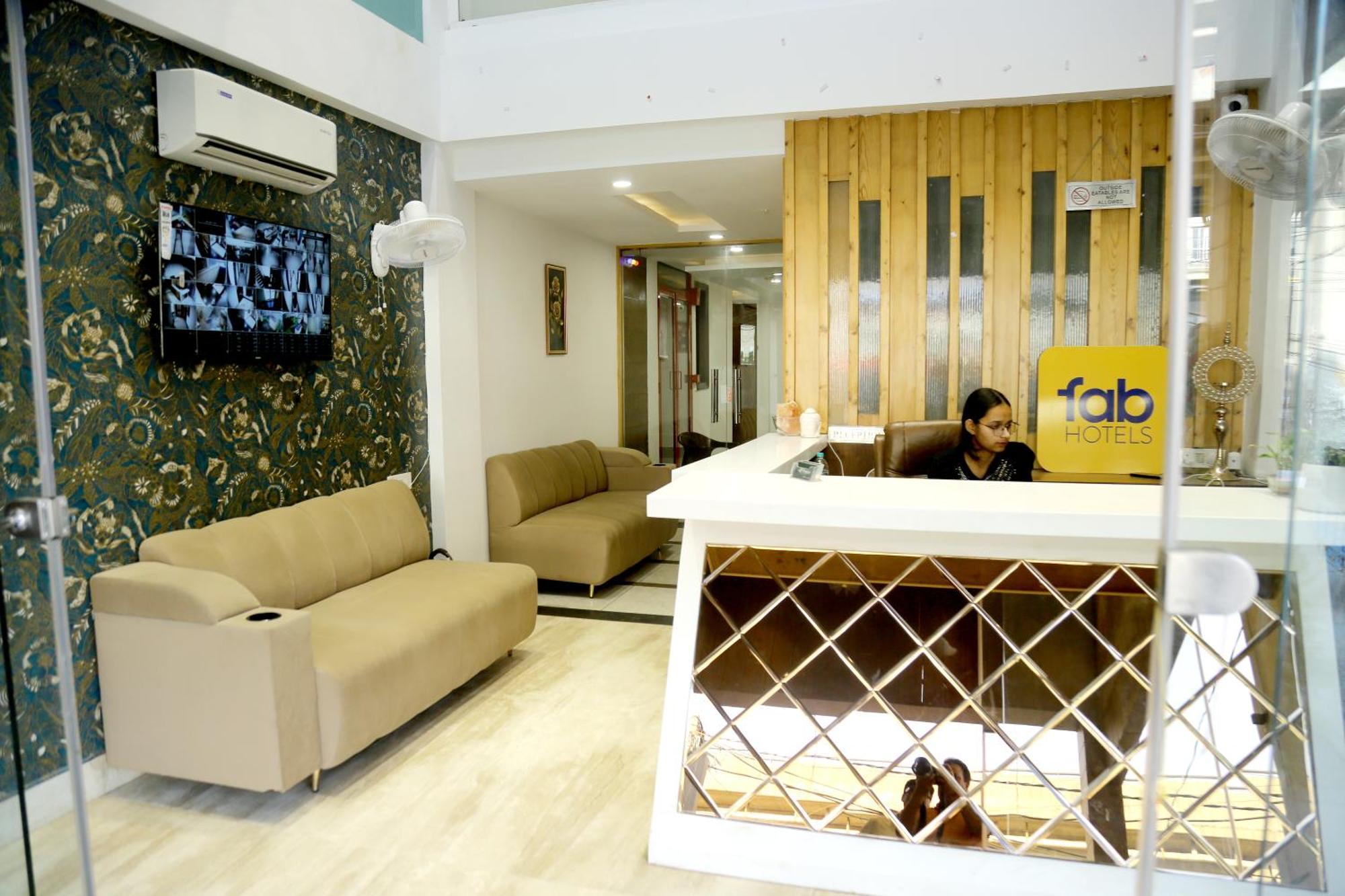 Готель Prism Grand Zirakpur Екстер'єр фото